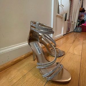 Steve madden gold with crystal stones size 6